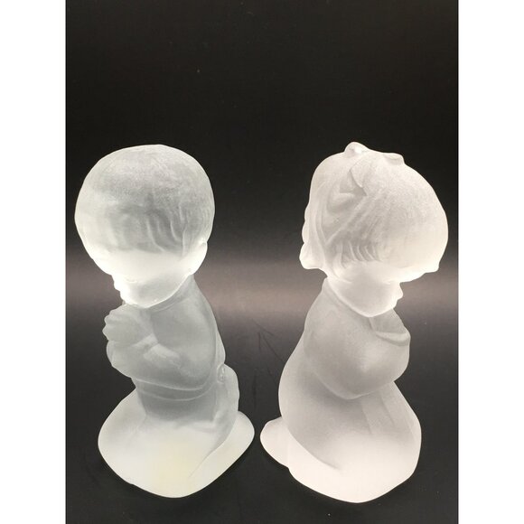 Vintage Fenton Frosted Satin Glass Praying Children Figurines 4'' Pair - Picture 7 of 16